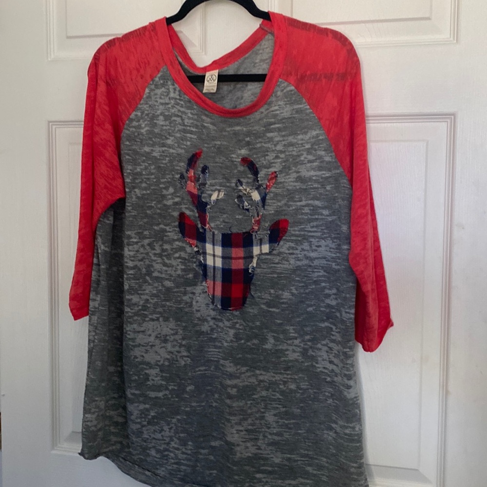 Raglan sleeve “deer” top